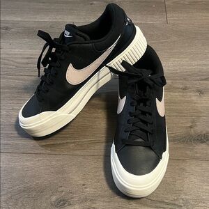 Nike Women’s Court Legacy Lift Black/Platinum/ Violet Sail. DM7590 002.